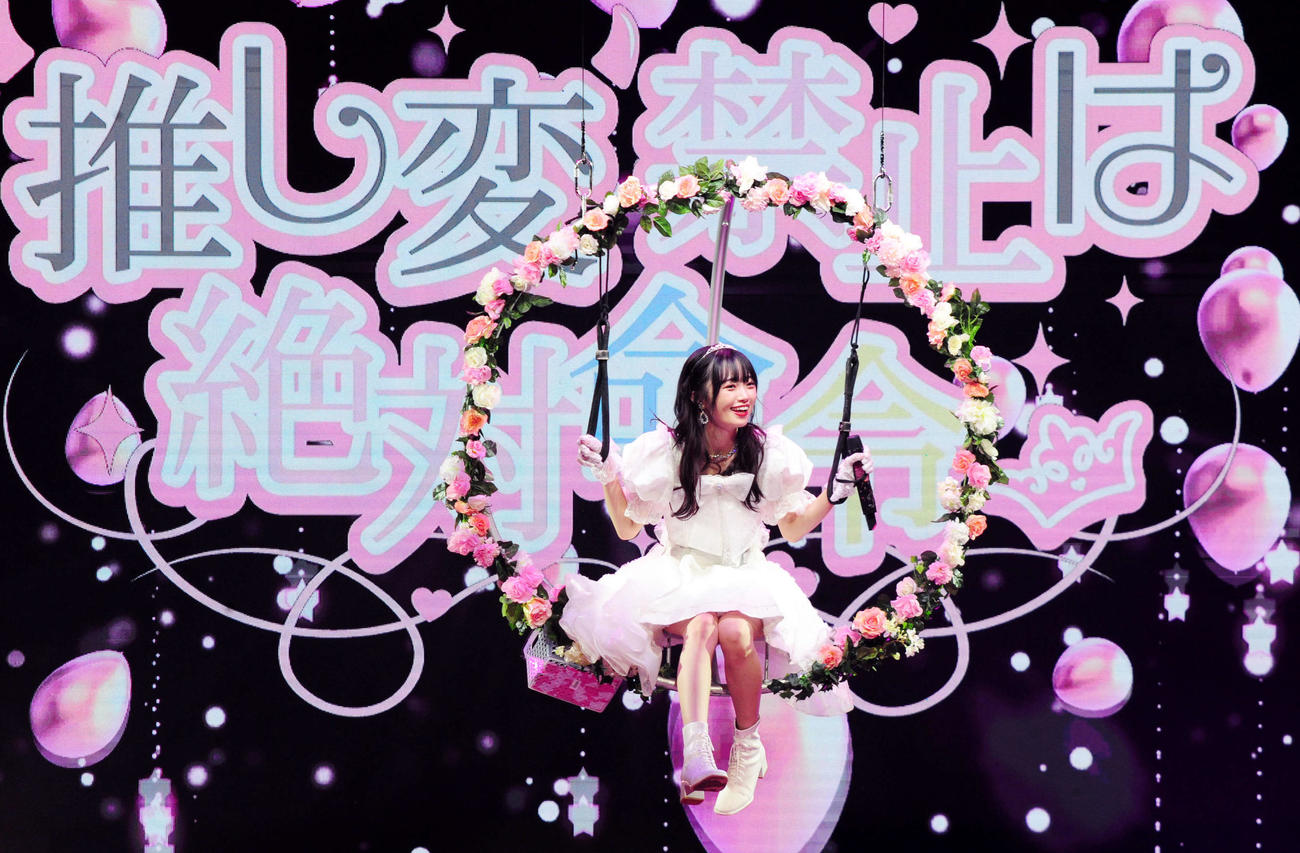 卒業前ラストシングル「あのさ、いや別に…」をパフォーマンスするNGT48・中井りか