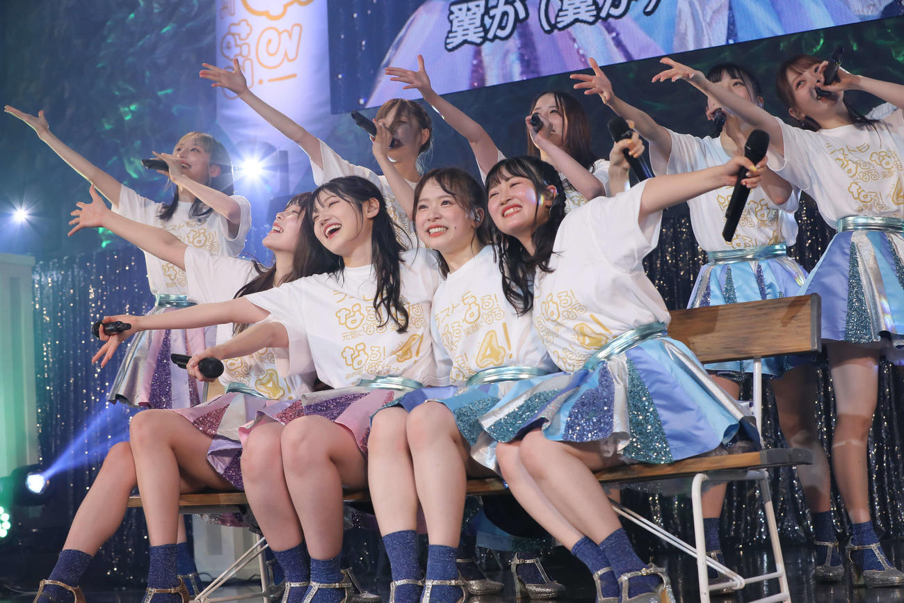 「AKB48　現チームファイナルコンサート」でパフォーマンスするAKB48チーム4（C）AKB48