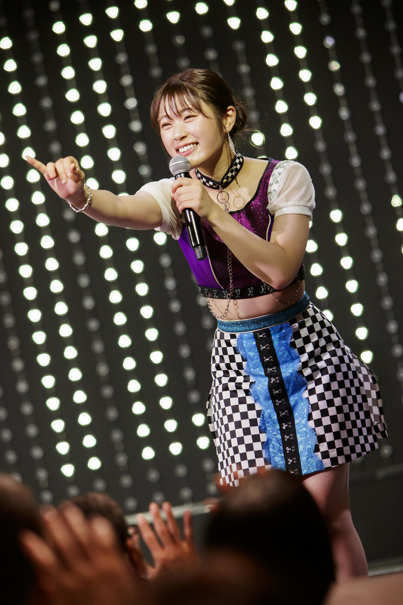 劇場公演でパフォーマンスする渋谷凪咲（C）NMB48