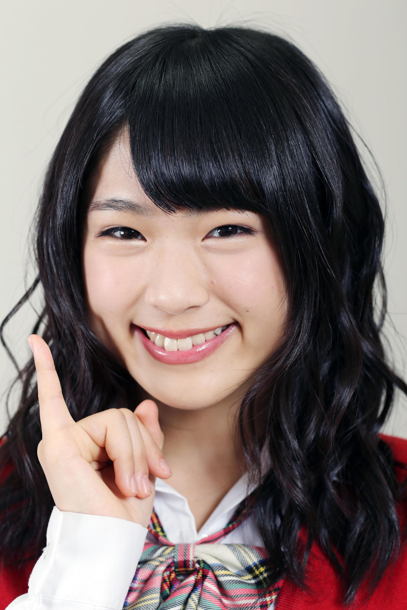 「舞台からファンのみなさんを見つめています！」と笑顔をみせるNMB48研究生の渋谷凪咲（13年10月撮影）
