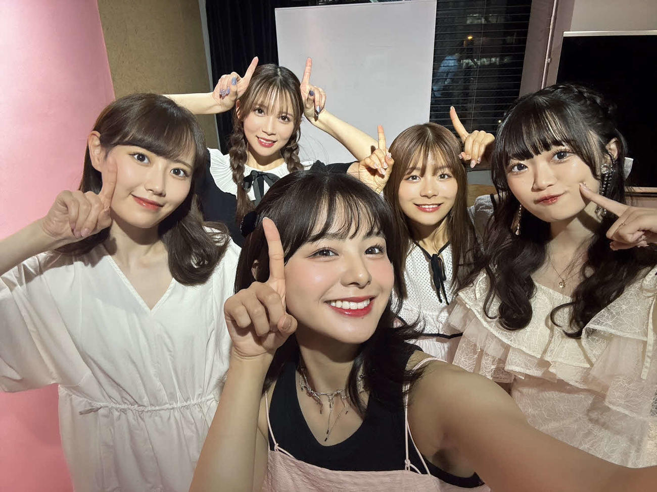 中井りかちゃん（右）が卒業する前に1期生で。大切な仲間です。