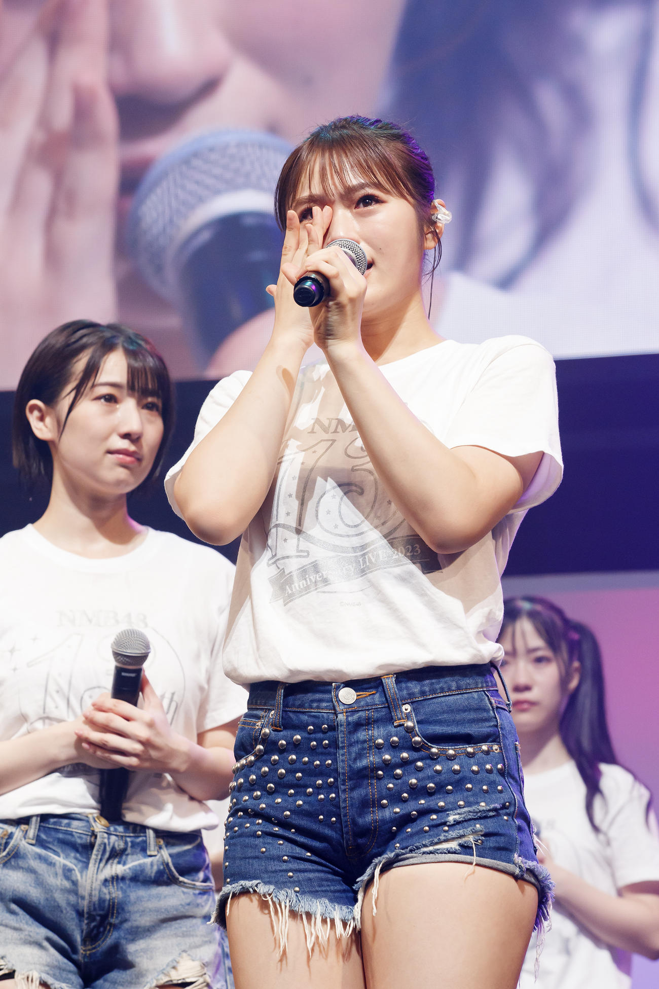 涙ながらにあいさつする渋谷凪咲（C）NMB48
