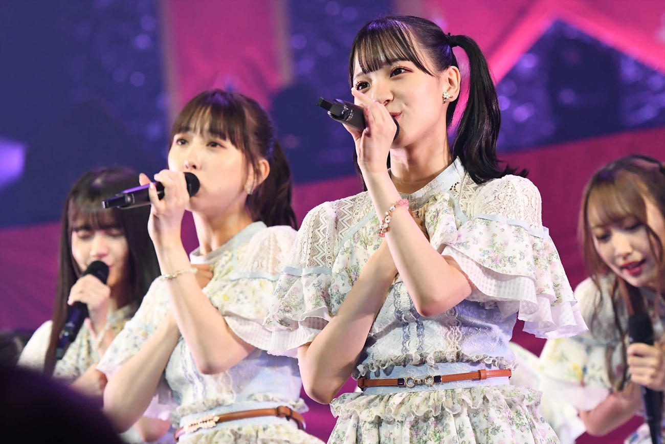 4位に選ばれた「好きになっちゃった」を披露するSKE48メンバー。手前はセンターの末永桜花（C）2023 Zest，Inc．