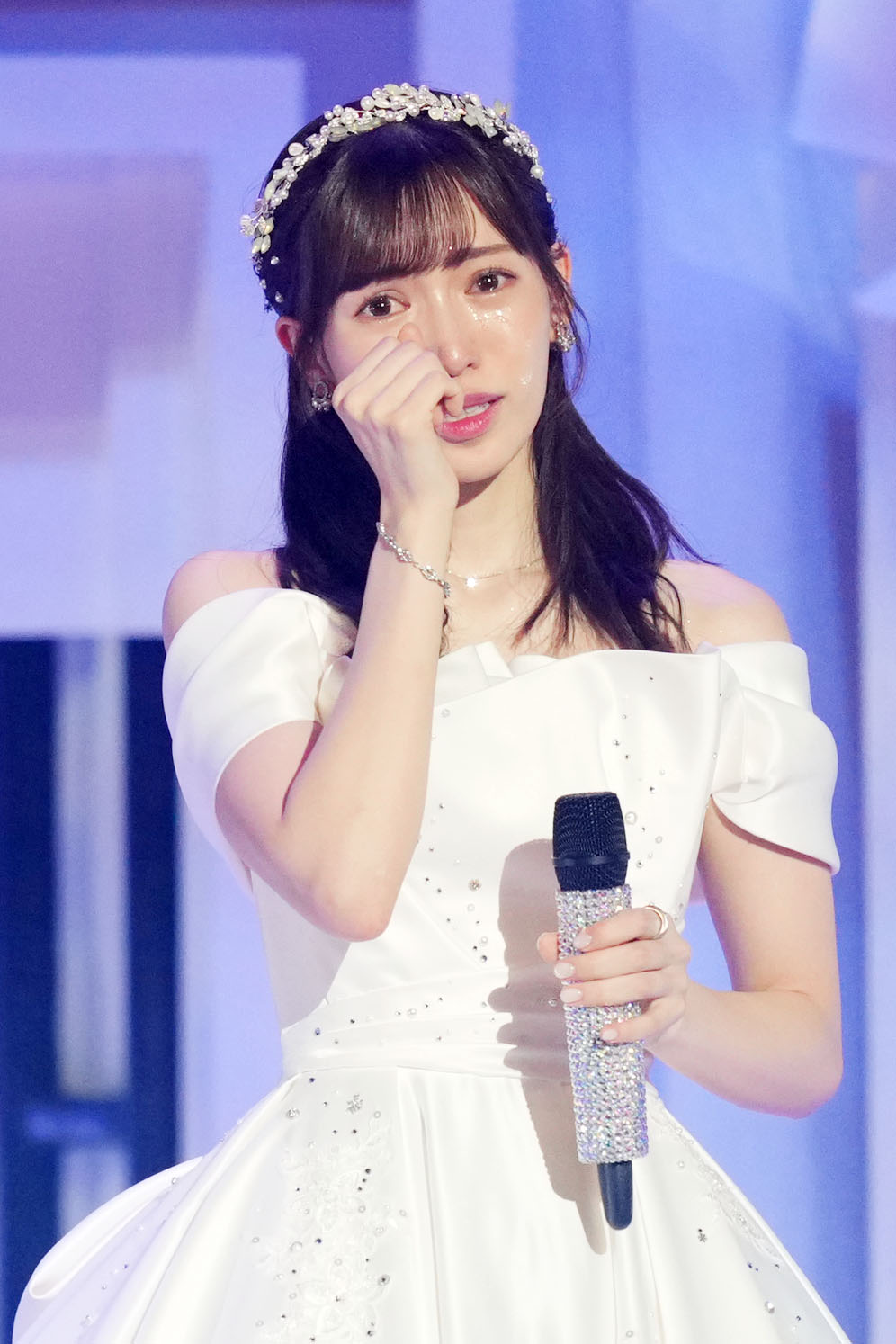 卒業コンサートで涙を流すHKT48運上弘菜（撮影・横山健太）