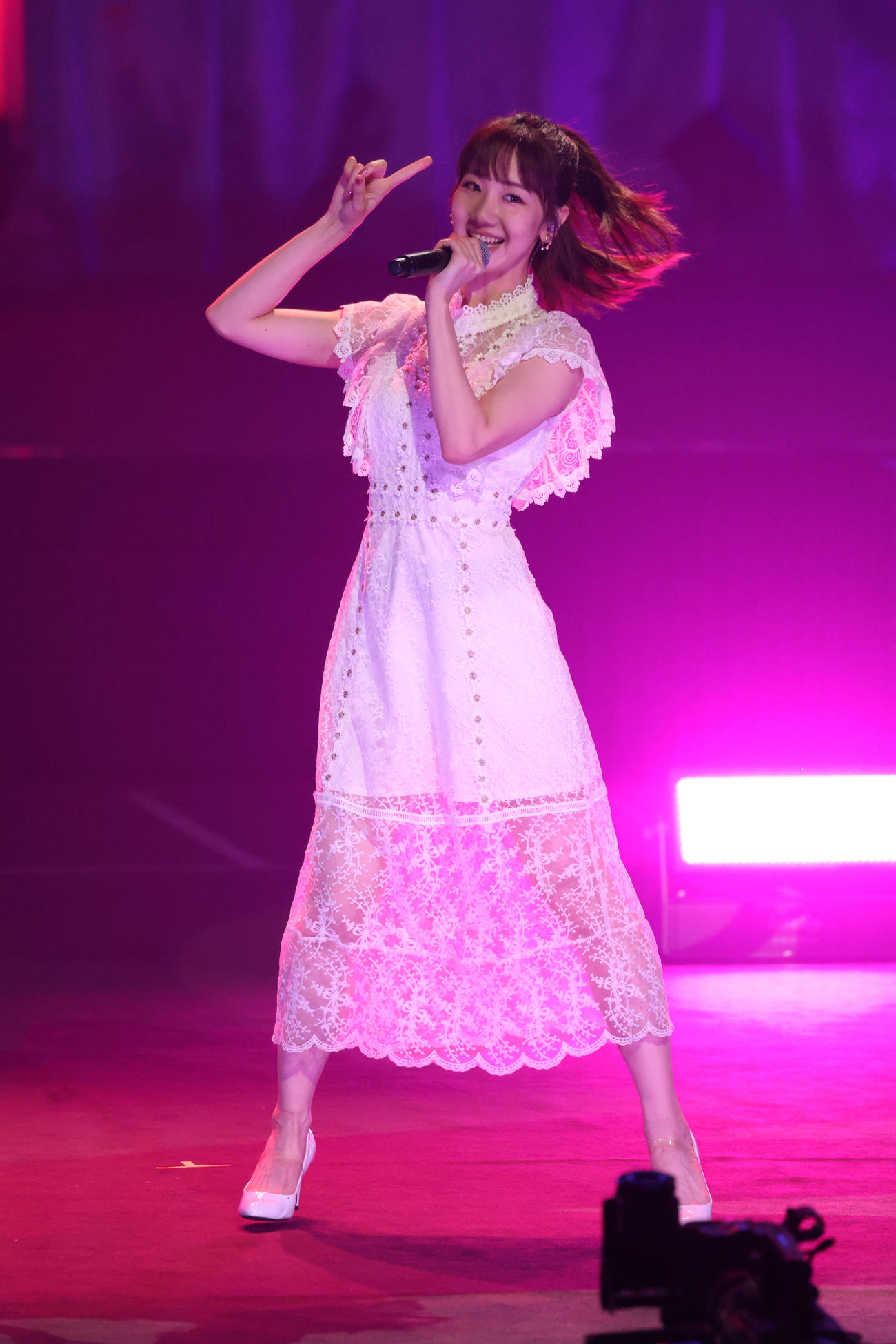 「古参も新規も大集合！なんでもありのAKBでっせスペシャル」で会場を盛り上げるAKB48柏木由紀（撮影・中島郁夫）