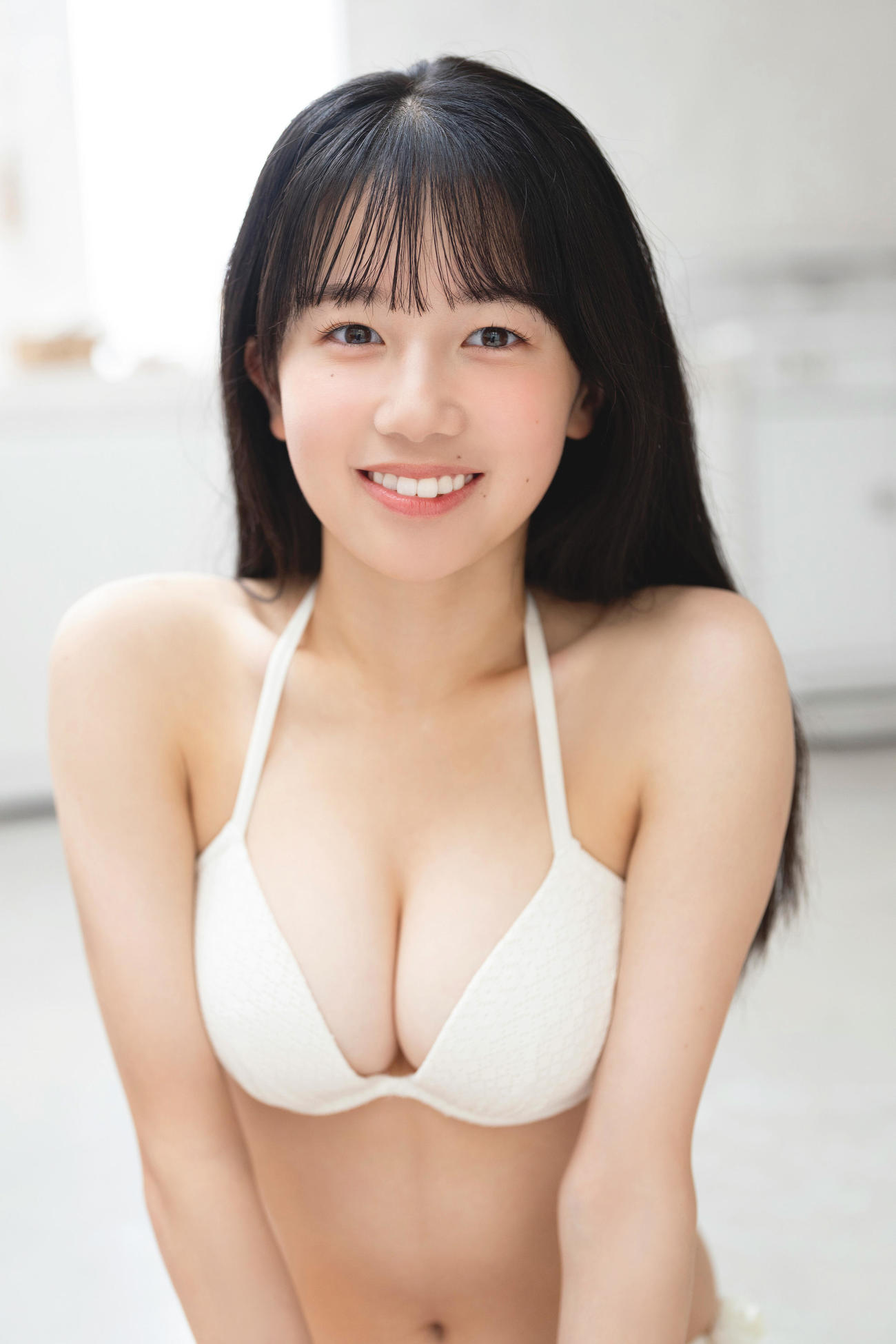 「Platinum FLASH Vol．24」のグラビアに初登場するAKB48正鋳真優　写真・木村哲夫（C）KOBUNSHA