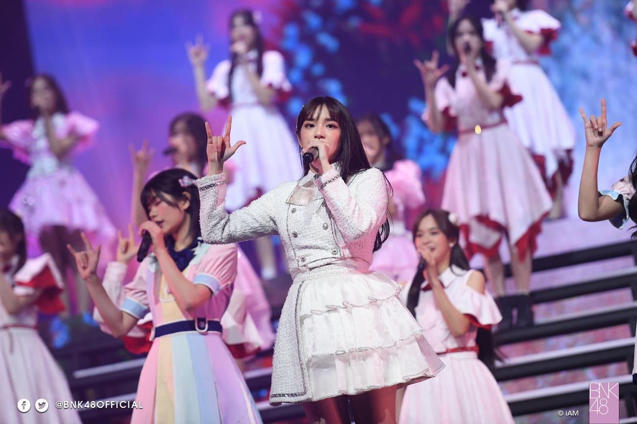 卒業コンサートを行ったBNK48のチャープラン