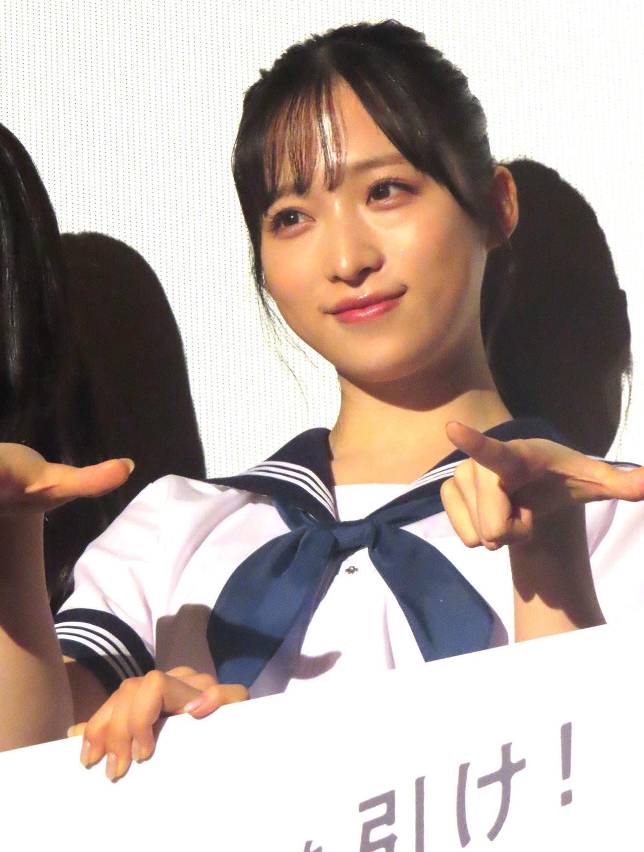 映画「ガールズドライブ」の初日舞台あいさつに登壇したAKB48の小栗有以