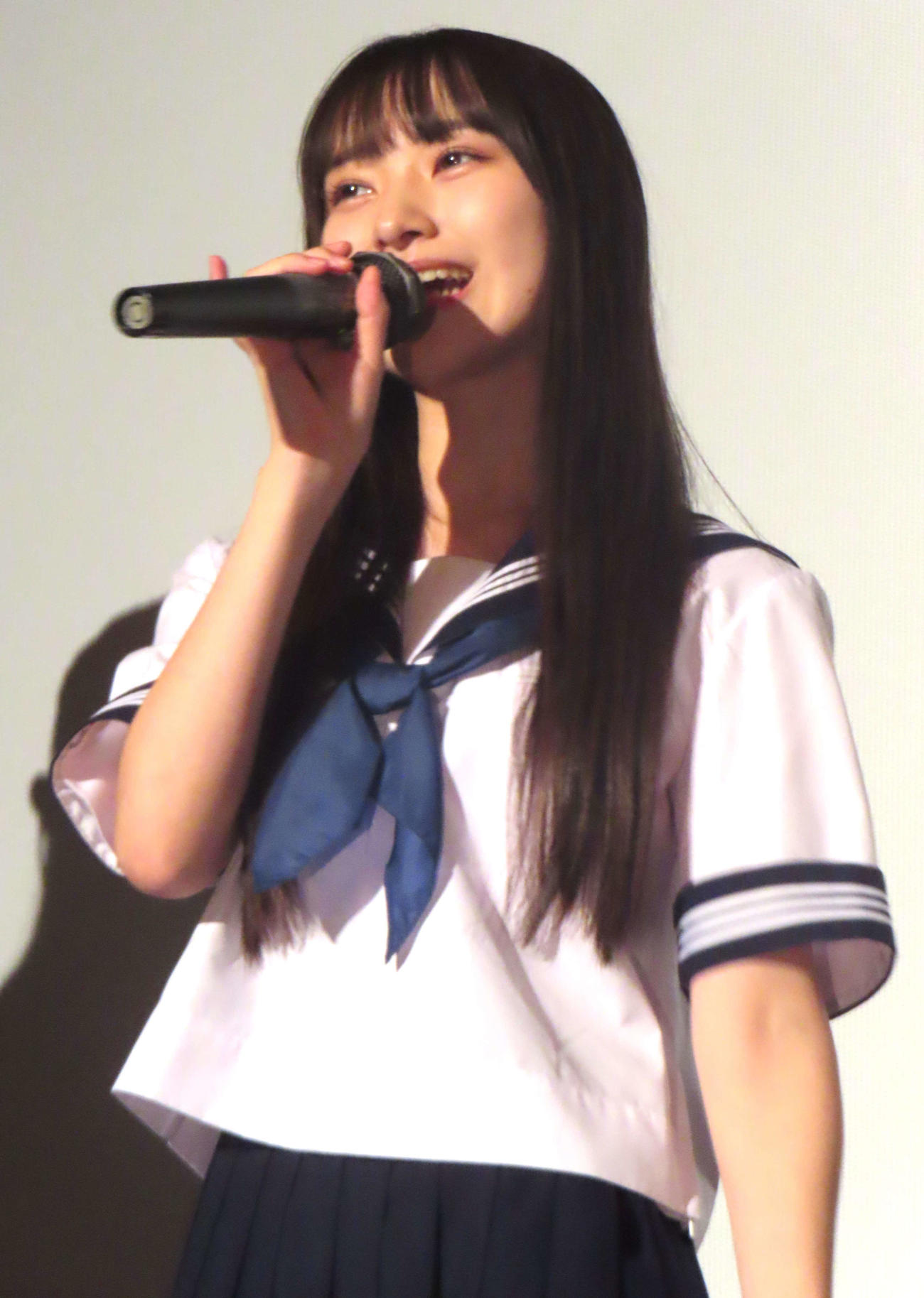 映画「ガールズドライブ」の初日舞台あいさつに登壇したAKB48山崎空