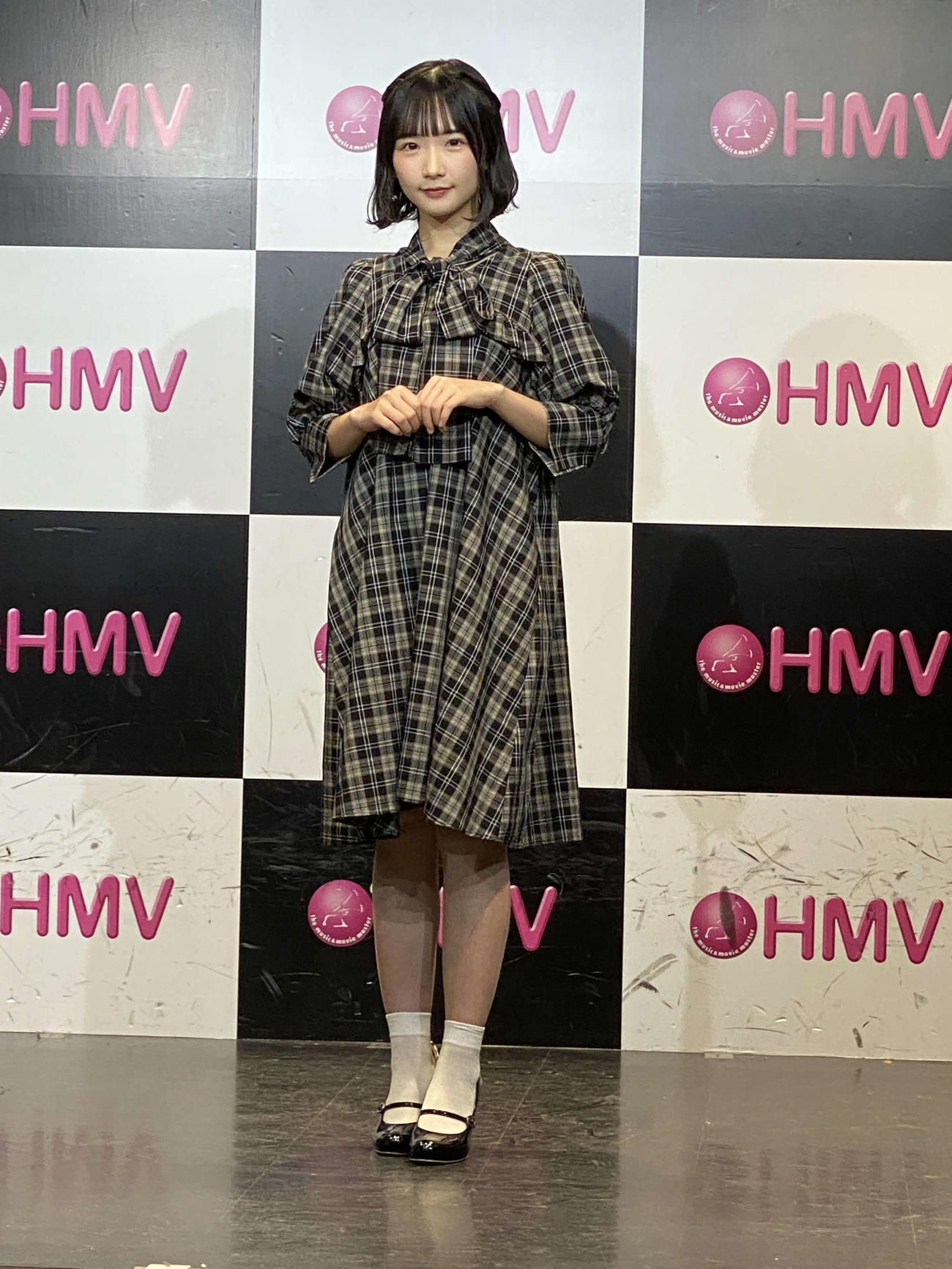 1st写真集「君だけのもの」発売記念お渡し会を開催したSTU48高雄さやか