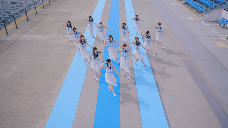 アンダー楽曲「思い出が止まらなくなる」MVの1シーン