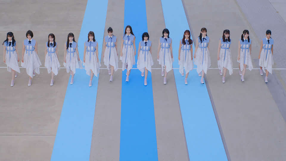 アンダー楽曲「思い出が止まらなくなる」MVの1シーン