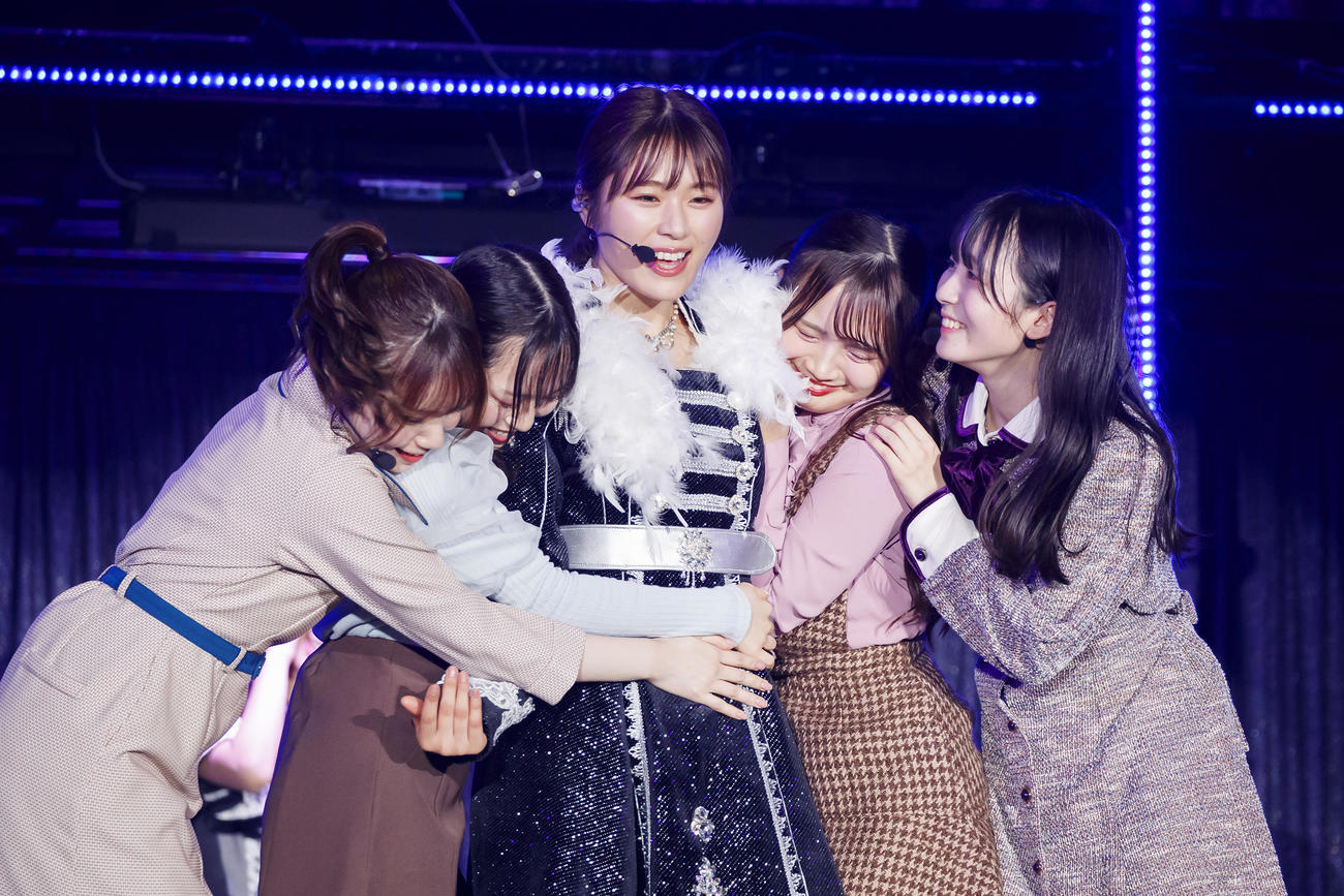 卒業コンサートの初日、笑顔を見せる渋谷凪咲（C）NMB48