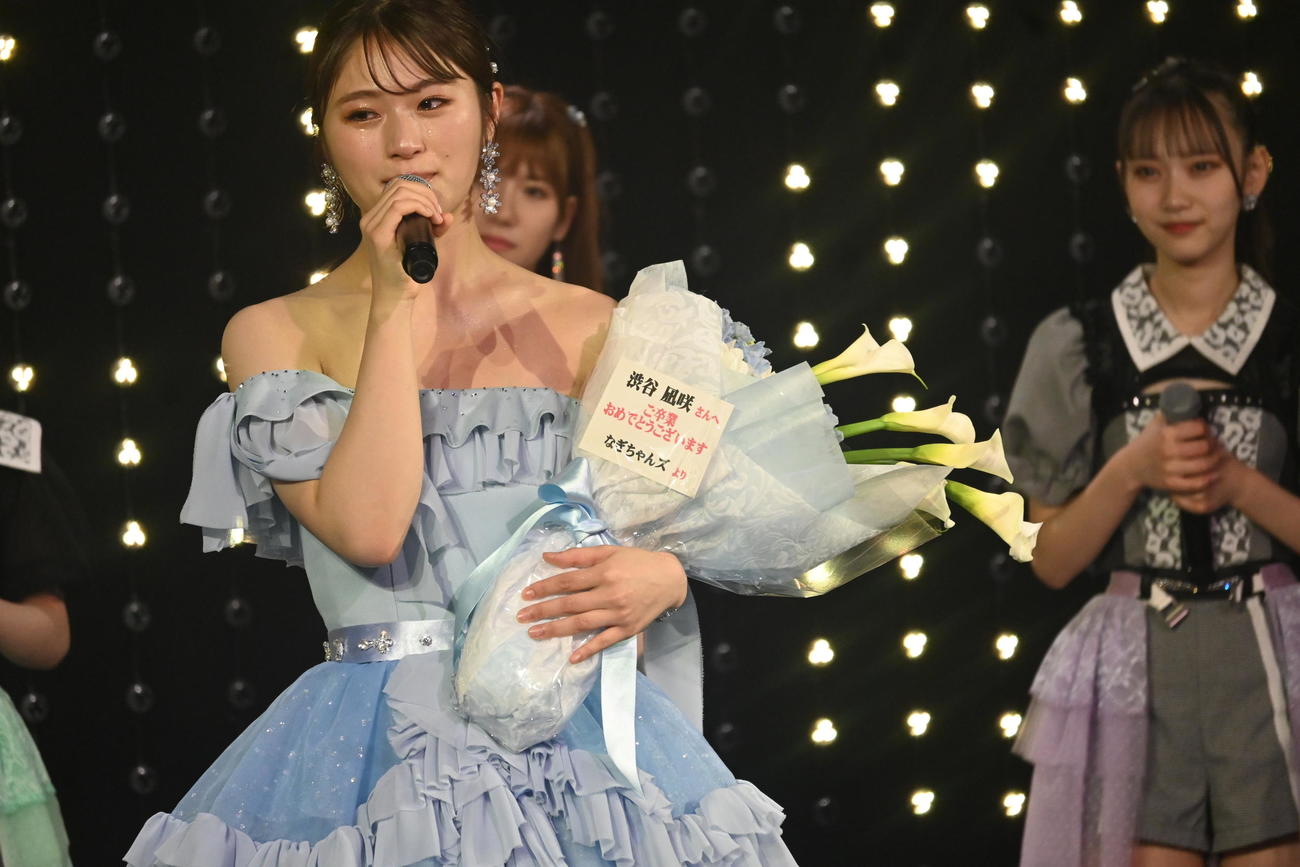 大阪・NMB48劇場で卒業公演を行ったNMB48渋谷凪咲は涙を見せる（撮影・松浦隆司）