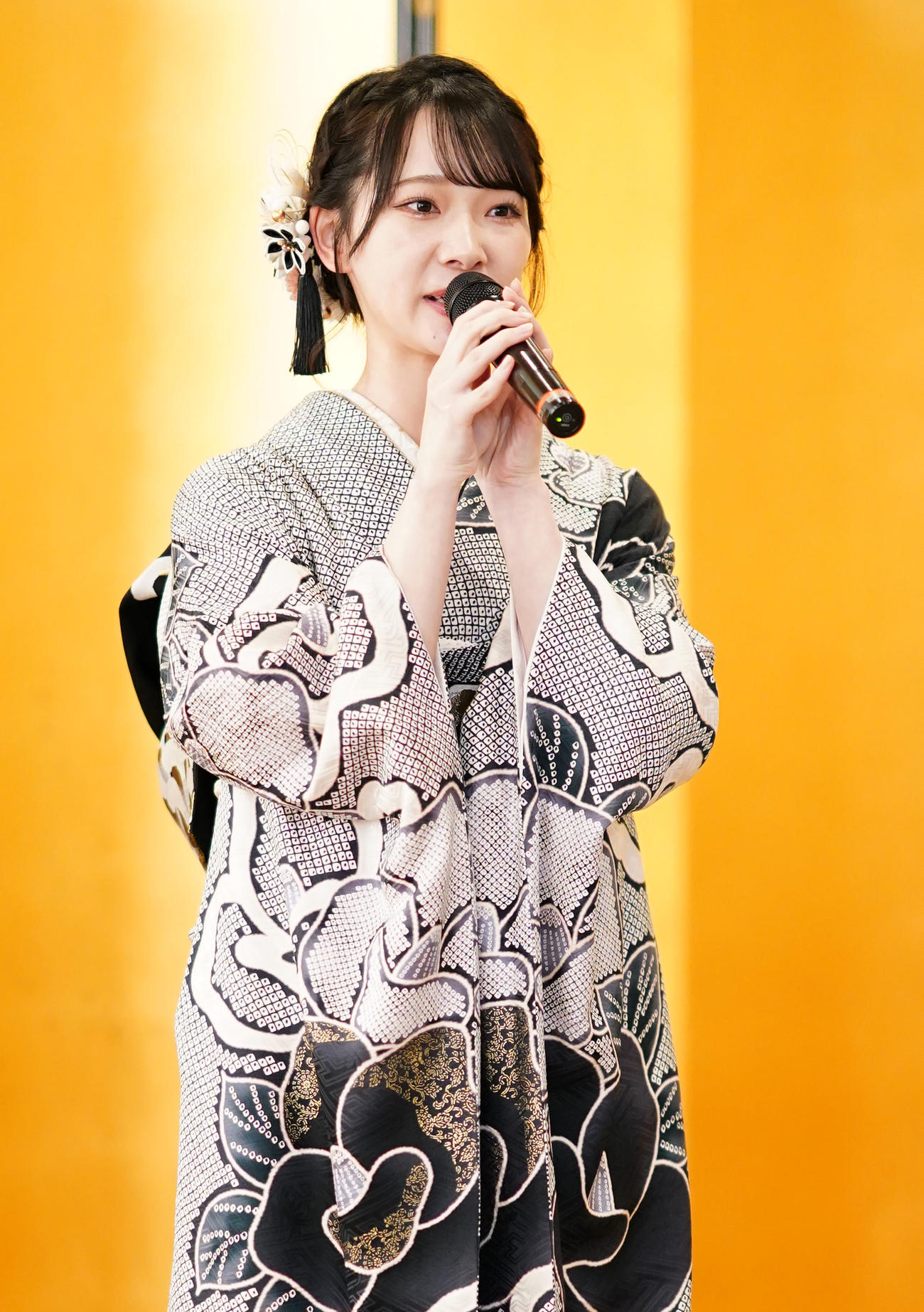 二十歳の抱負を語るAKB48の成田香姫奈（撮影・横山健太）
