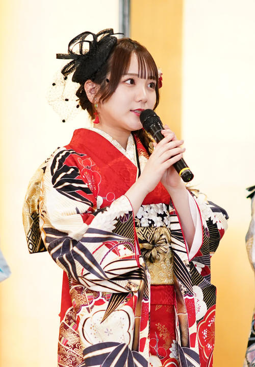 二十歳の抱負を語るAKB48の田口愛佳（撮影・横山健太）