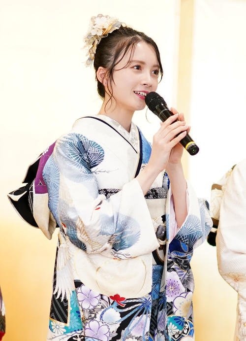 二十歳の抱負を語るAKB48の水島美結（撮影・横山健太）