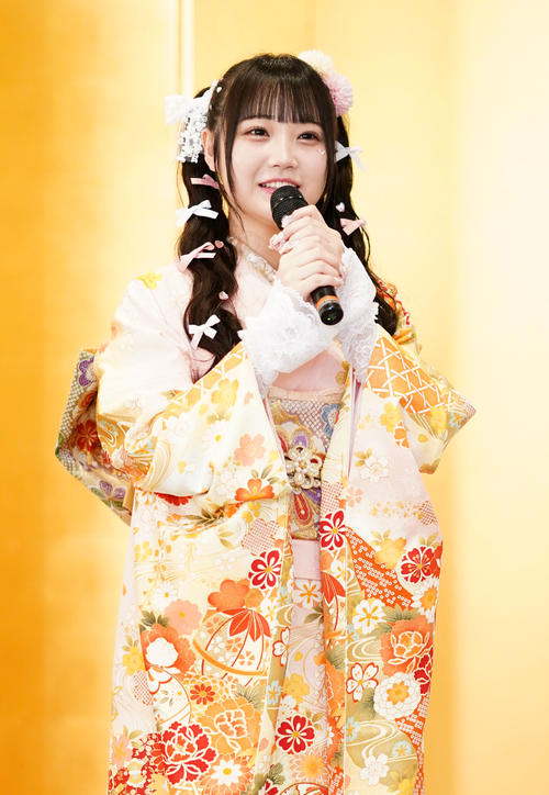 二十歳の抱負を語るAKB48の佐藤美波（撮影・横山健太）