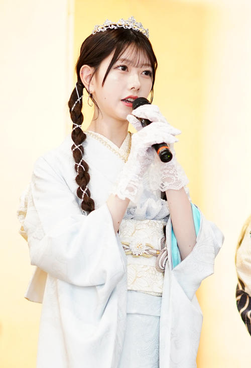 二十歳の抱負を語るAKB48の千葉恵里（撮影・横山健太）