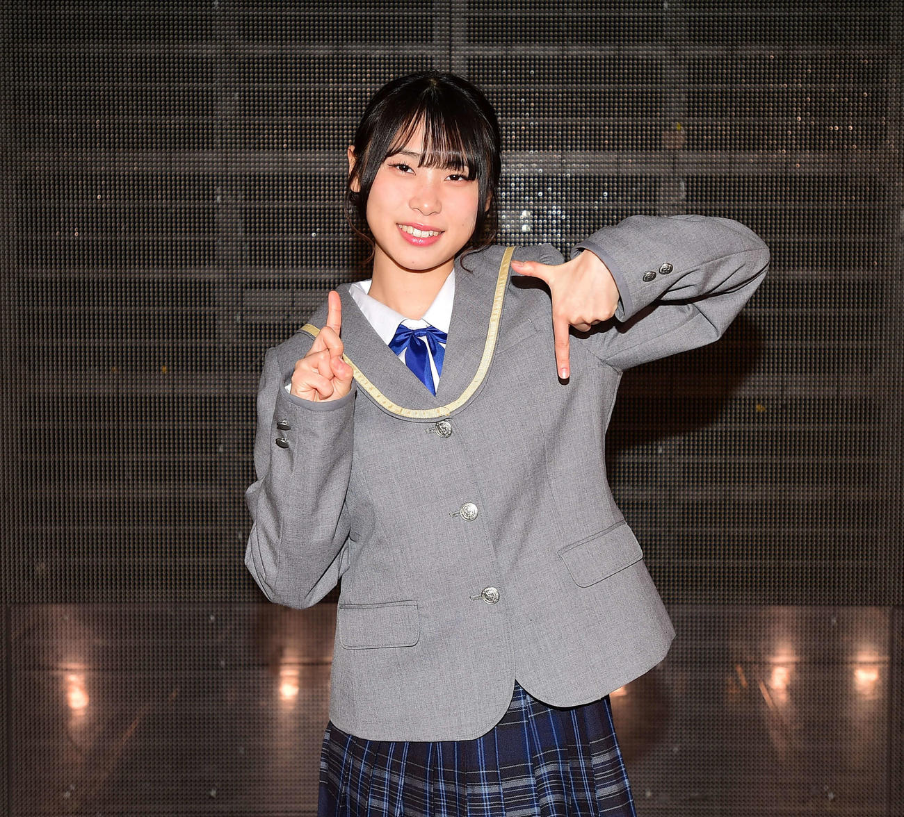 17歳のポーズを決める浅生珠菜