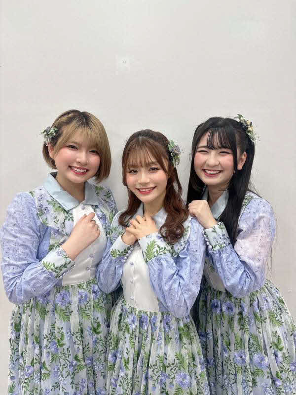 昨年3月の「第5回AKB48グループ歌唱力NO・1決定戦」のユニット戦で優勝したNGT48のトリオ。左から三村妃乃、清司麗菜、新井りりの（1月撮影＝フローラ提供）
