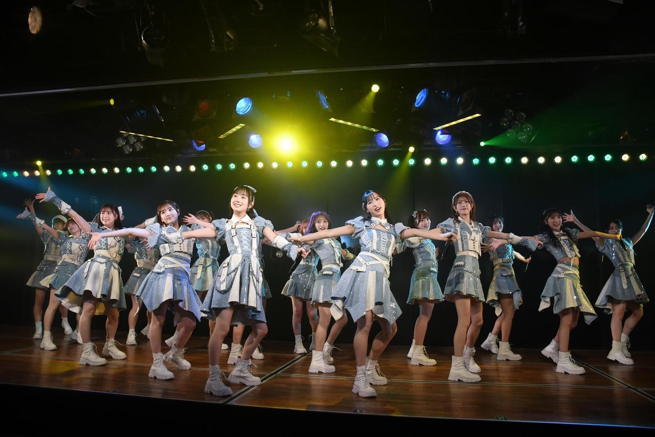村山彩希プロデュース公演初日前に公開ゲネプロを行ったAKB48（撮影・大友陽平）