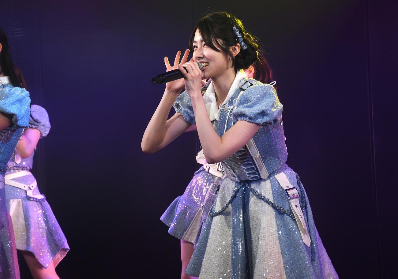 村山彩希プロデュース公演の公開ゲネプロでパフォーマンスするAKB48岩立沙穂（撮影・大友陽平）
