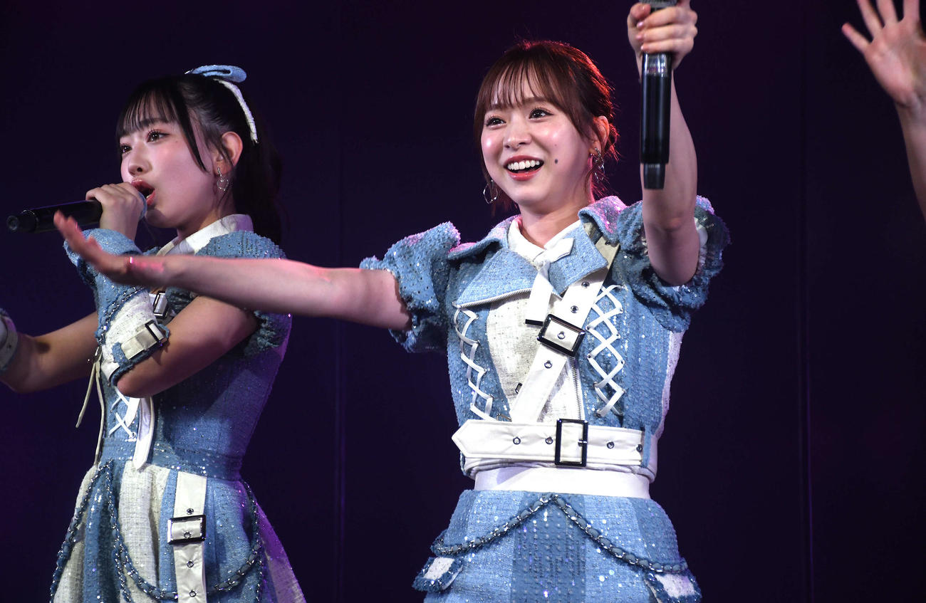 村山彩希プロデュース公演の公開ゲネプロでパフォーマンスするAKB48倉野尾成美（撮影・大友陽平）