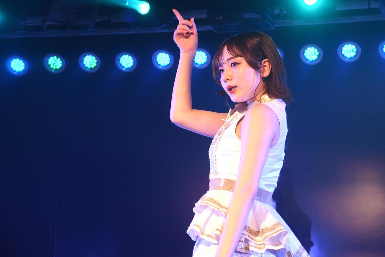 村山彩希プロデュース公演の公開ゲネプロでパフォーマンスするAKB48田口愛佳（撮影・大友陽平）