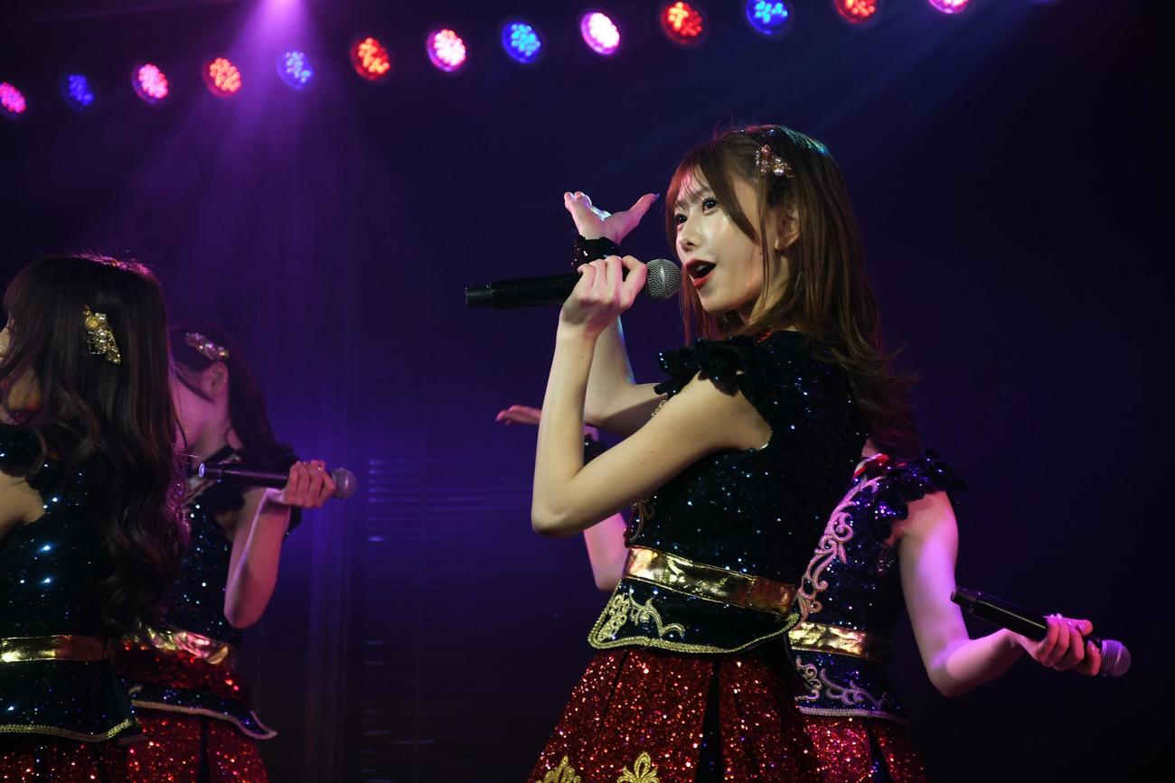 村山彩希プロデュース公演の公開ゲネプロでパフォーマンスするAKB48千葉恵里（撮影・大友陽平）