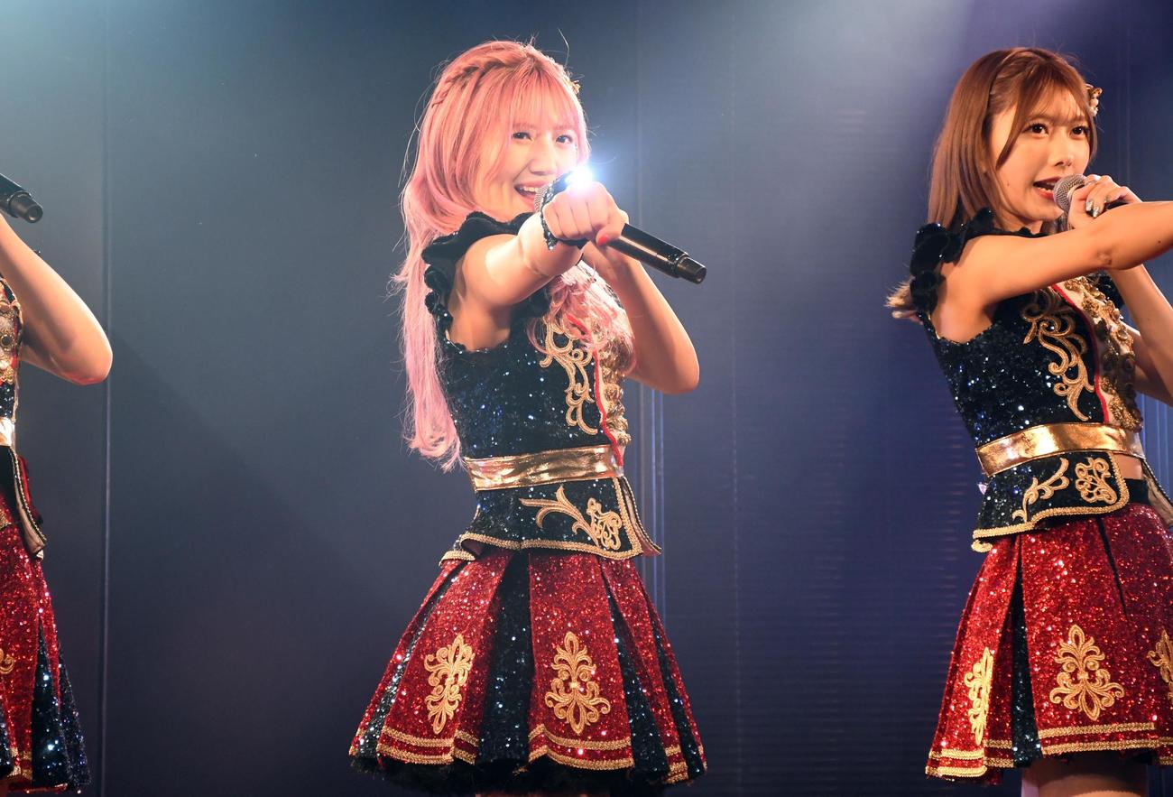 プロデュース公演の公開ゲネプロでパフォーマンスするAKB48村山彩希（撮影・大友陽平）