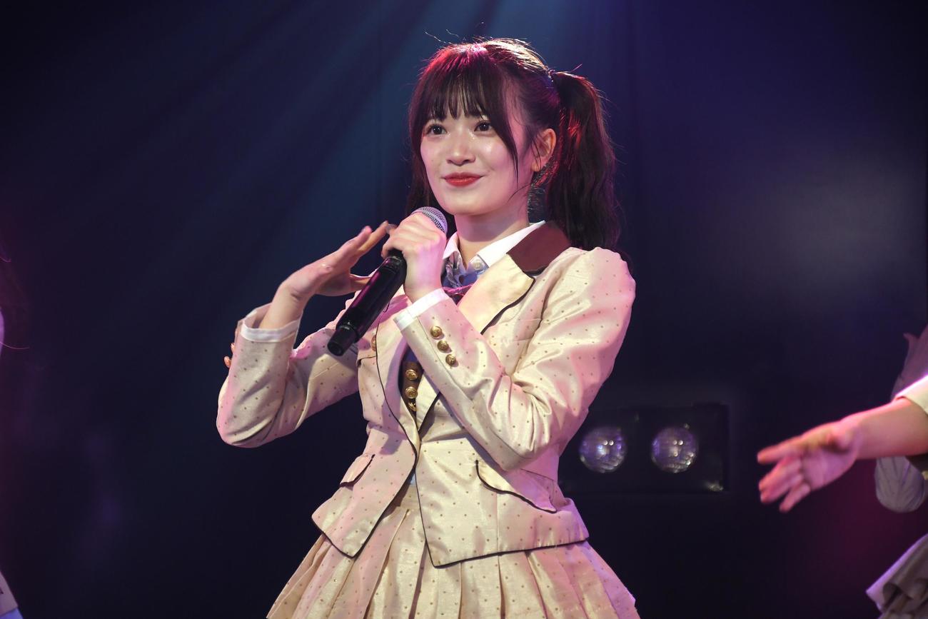 村山彩希プロデュース公演の公開ゲネプロでパフォーマンスするAKB48武藤小麟（撮影・大友陽平）