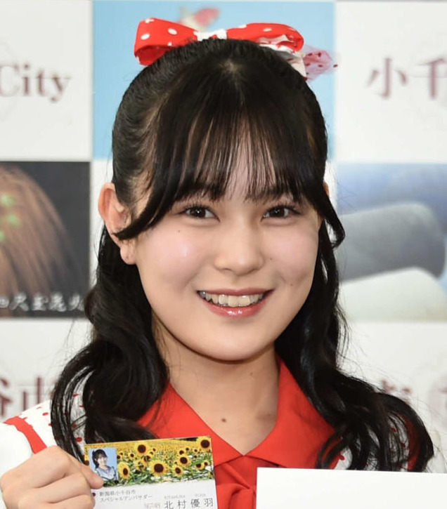NGT48北村優羽が柔らかそうな布地の白ビキニ姿を披露 人生2度目の水着
