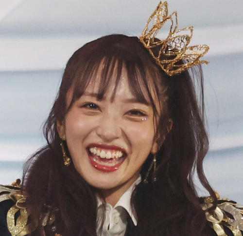 AKB向井地美音「ちょい見えセクシー」斬新な太もも見せデニム姿を披露「このデニム天才すぎ」