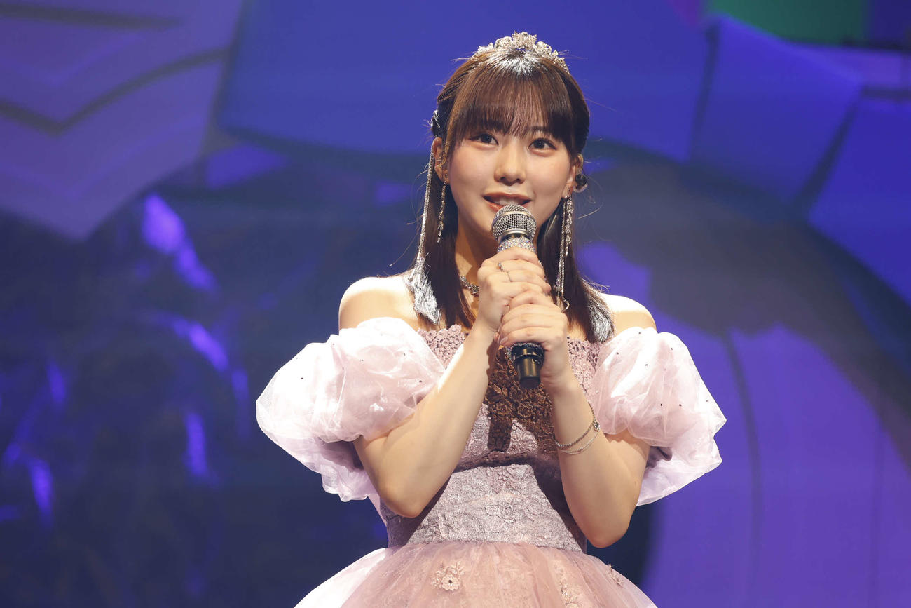 「田中美久　卒業コンサート～10年分の感謝を込めて！みんなで一緒にみくもんもん～」でスピーチする田中美久（C）Mercury