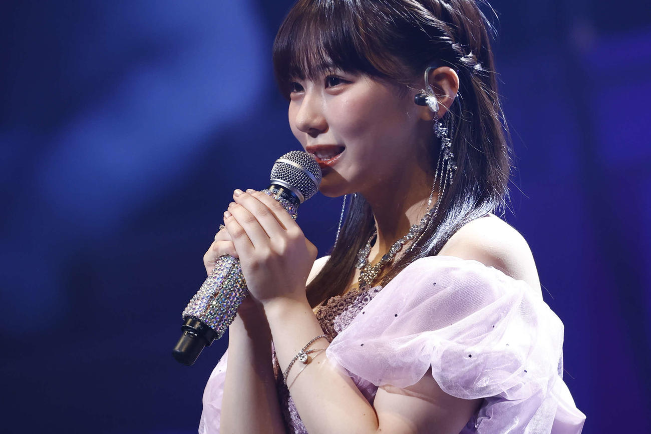 「田中美久　卒業コンサート～10年分の感謝を込めて！みんなで一緒にみくもんもん～」でスピーチする田中美久（C）Mercury
