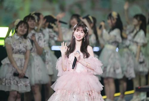 AKB柏木由紀が卒コンで完全燃焼「世界で一番幸せ者」豪華卒業メンバー15人かけつけた