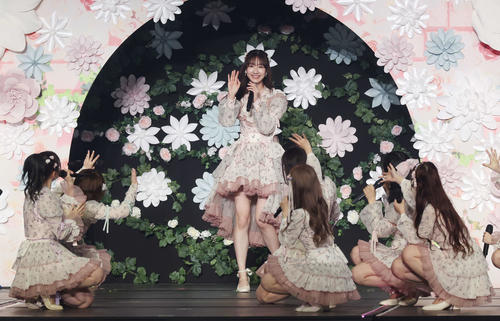 卒コン一夜明け　柏木由紀１曲限定出演でセンター曲「カラコンウインク」披露