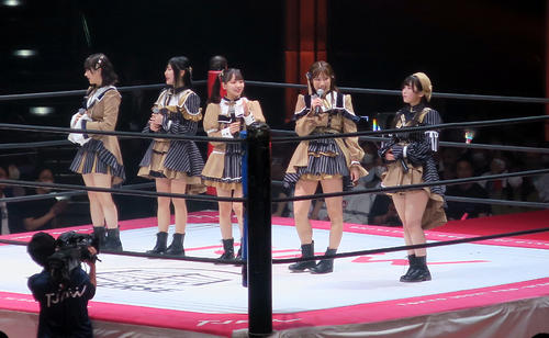 【東京女子】SKE荒井優希、試合前にミニライブで新曲披露　メンバーからのエールには笑顔