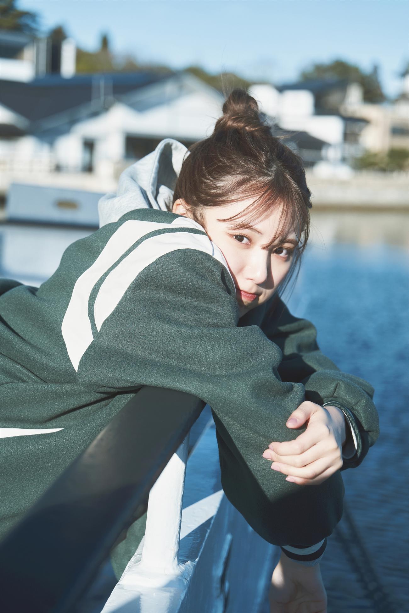 SKE48菅原茉椰ファースト写真集「シャッターチャンス」の通常版裏表紙　撮影／藤原宏