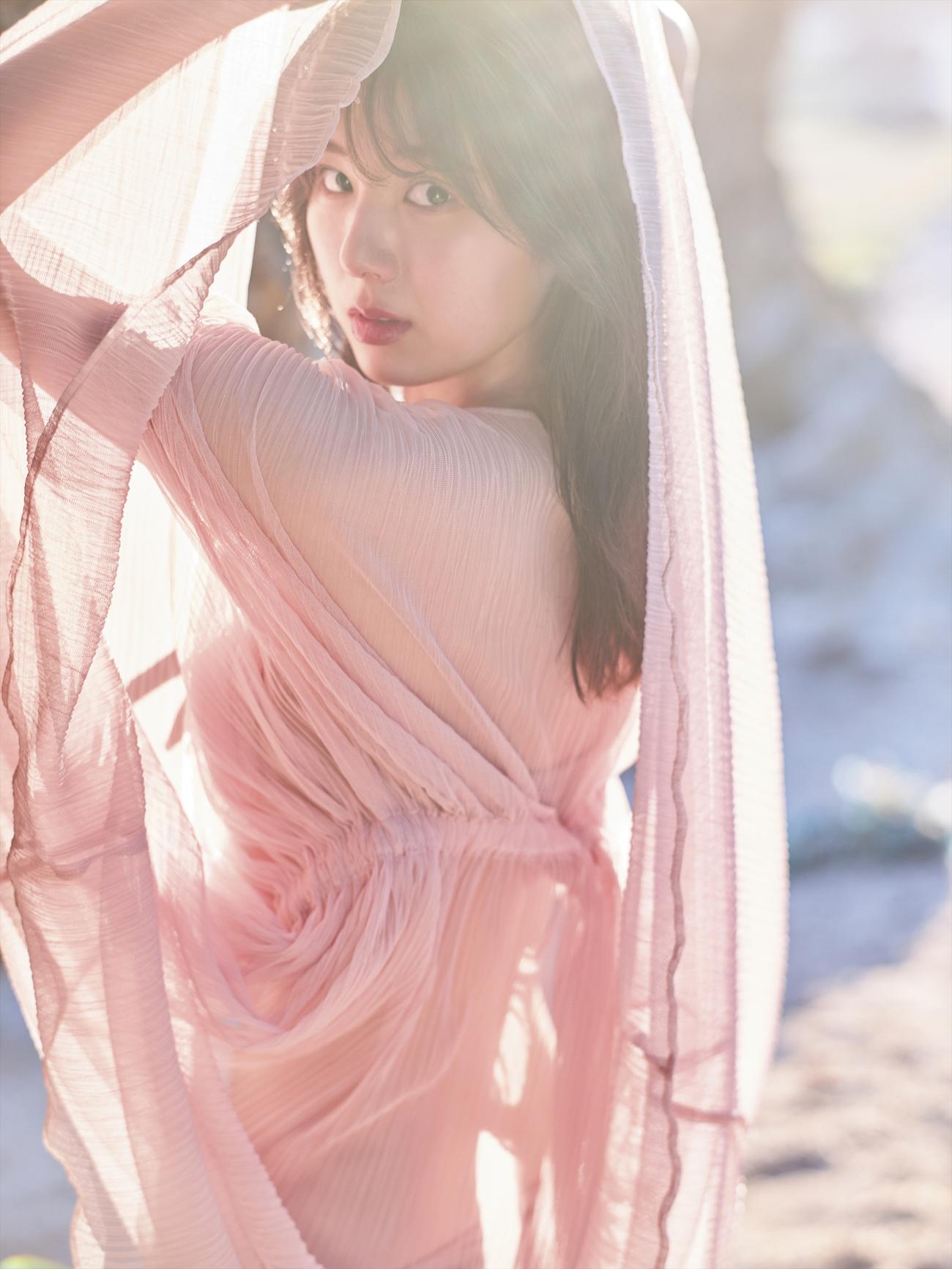 SKE48菅原茉椰ファースト写真集「シャッターチャンス」のHMV版裏表紙　撮影／藤原宏