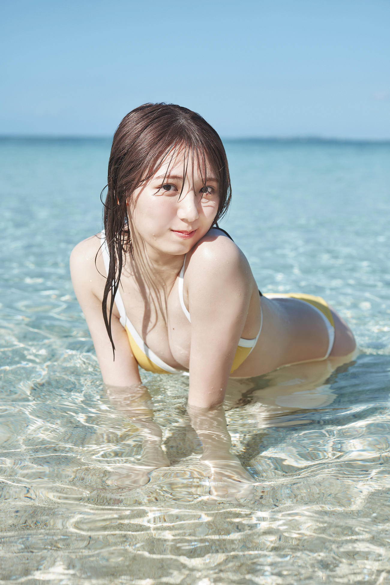 SKE48菅原茉椰ファースト写真集「シャッターチャンス」のワンカット　撮影／藤原宏