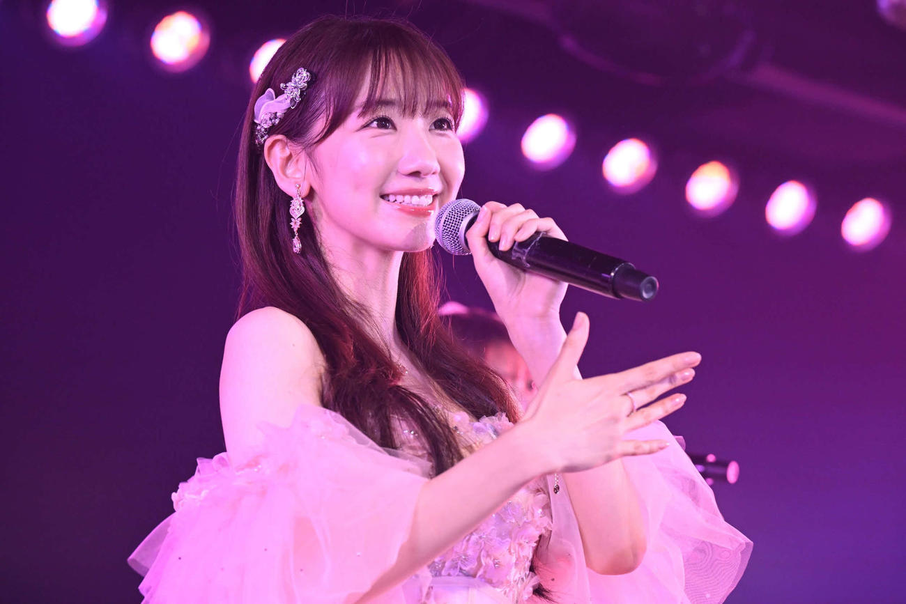 自身のAKB48卒業公演でパフォーマンスする柏木由紀　（C）AKB48