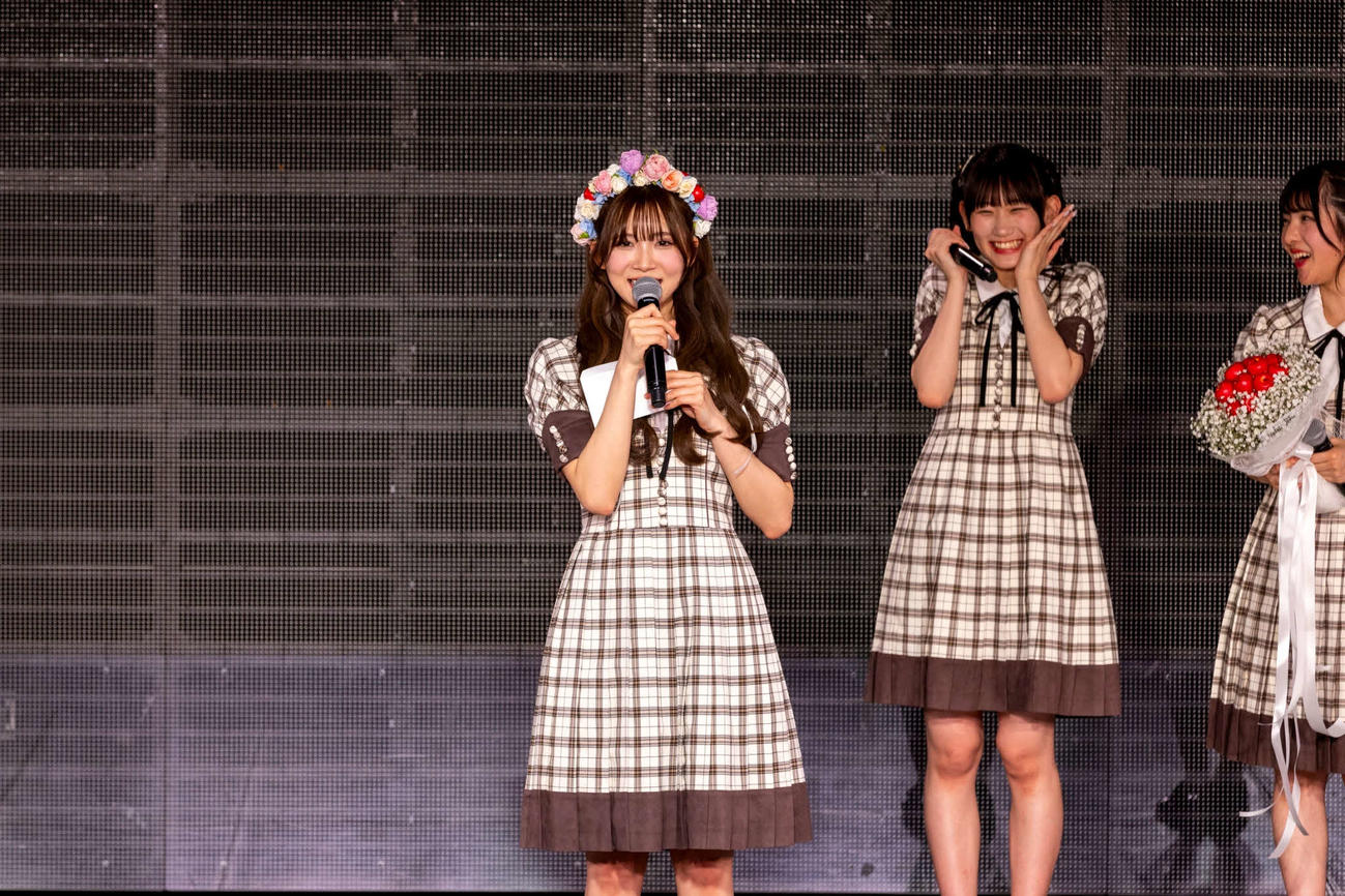 ファースト写真集発売を発表する奈良未遥　（C）Flora