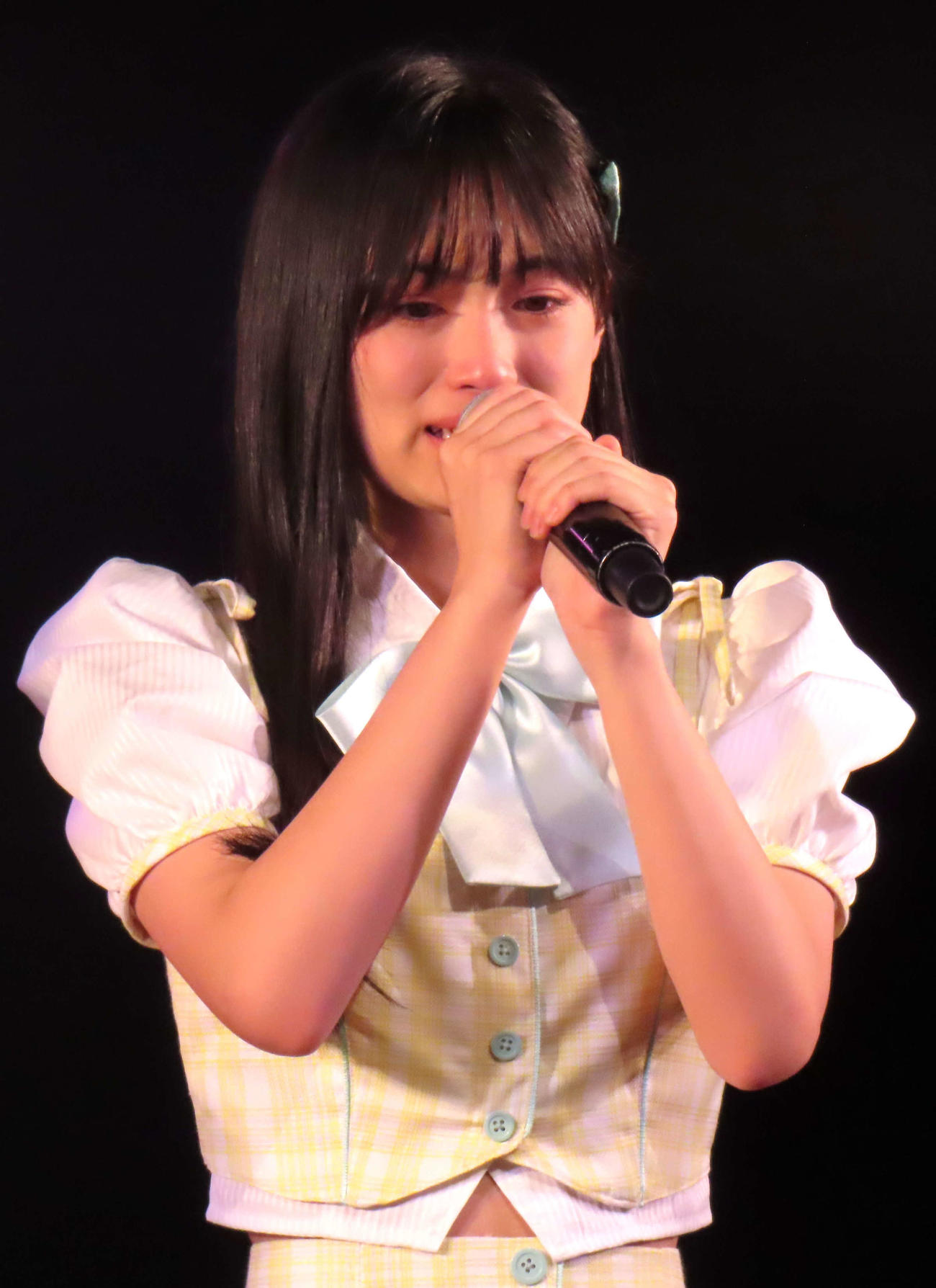 劇場公演「ただいま　恋愛中」ゲネプロ後に涙するAKB48の奥本カイリ