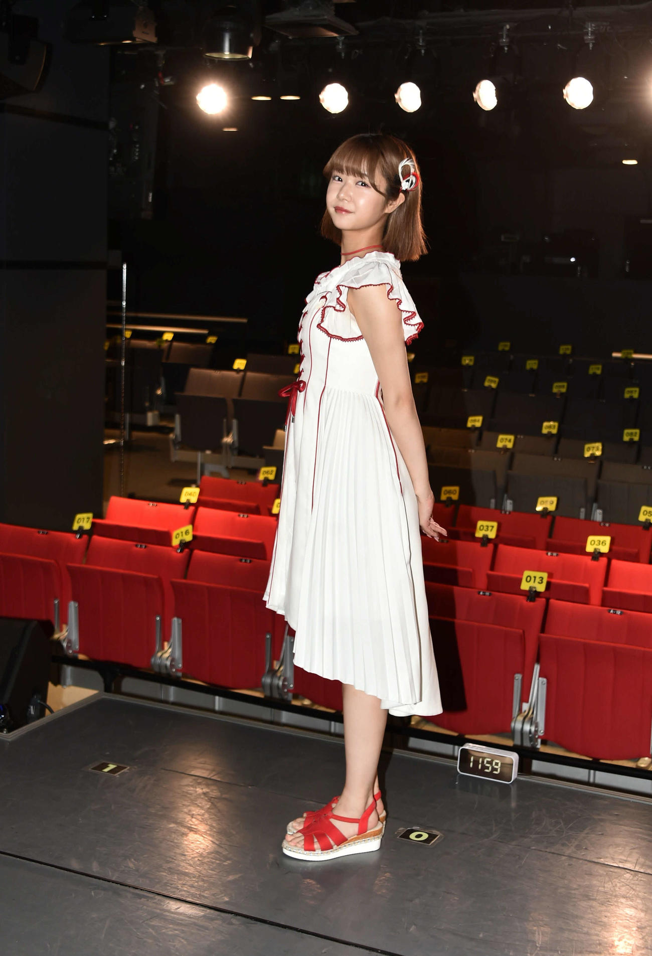 卒業公演で立つステージで「ファンのみなさんと共感しあえる曲を披露します」と話す真下華穂