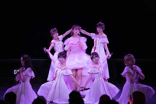 NGT真下華穂、涙の卒業公演で芸能界引退「生き様をさらけ出した」