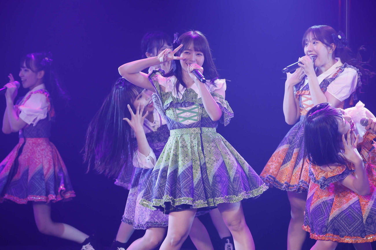 自身の卒業公演でパフォーマンスするSKE48高畑結希（中央）（C）2024 Zest，　Inc．