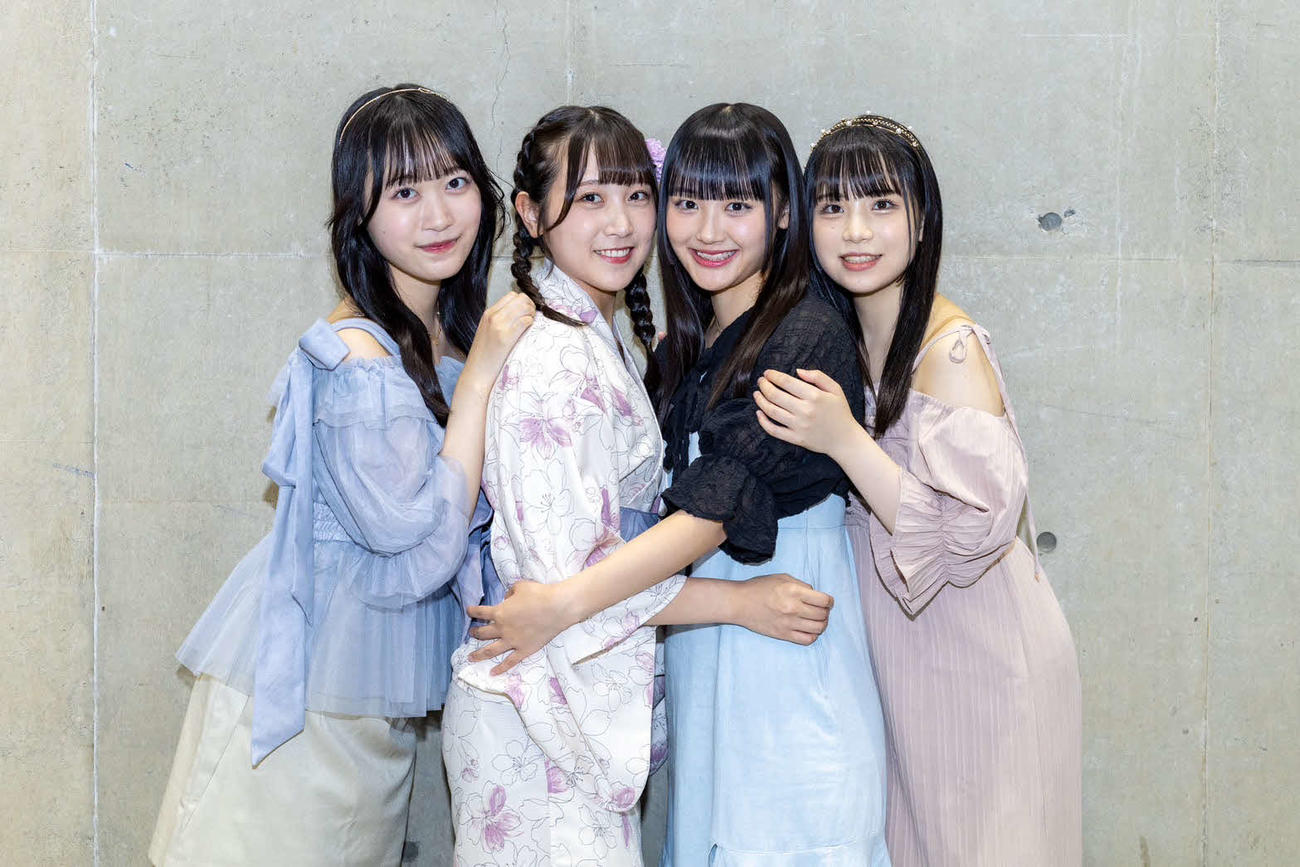 正規メンバーに昇格が決まったNGT48の3期生。左から鈴木凛々花、木本優菜、磯部瑠紅、喜多花恵　（C）Flora