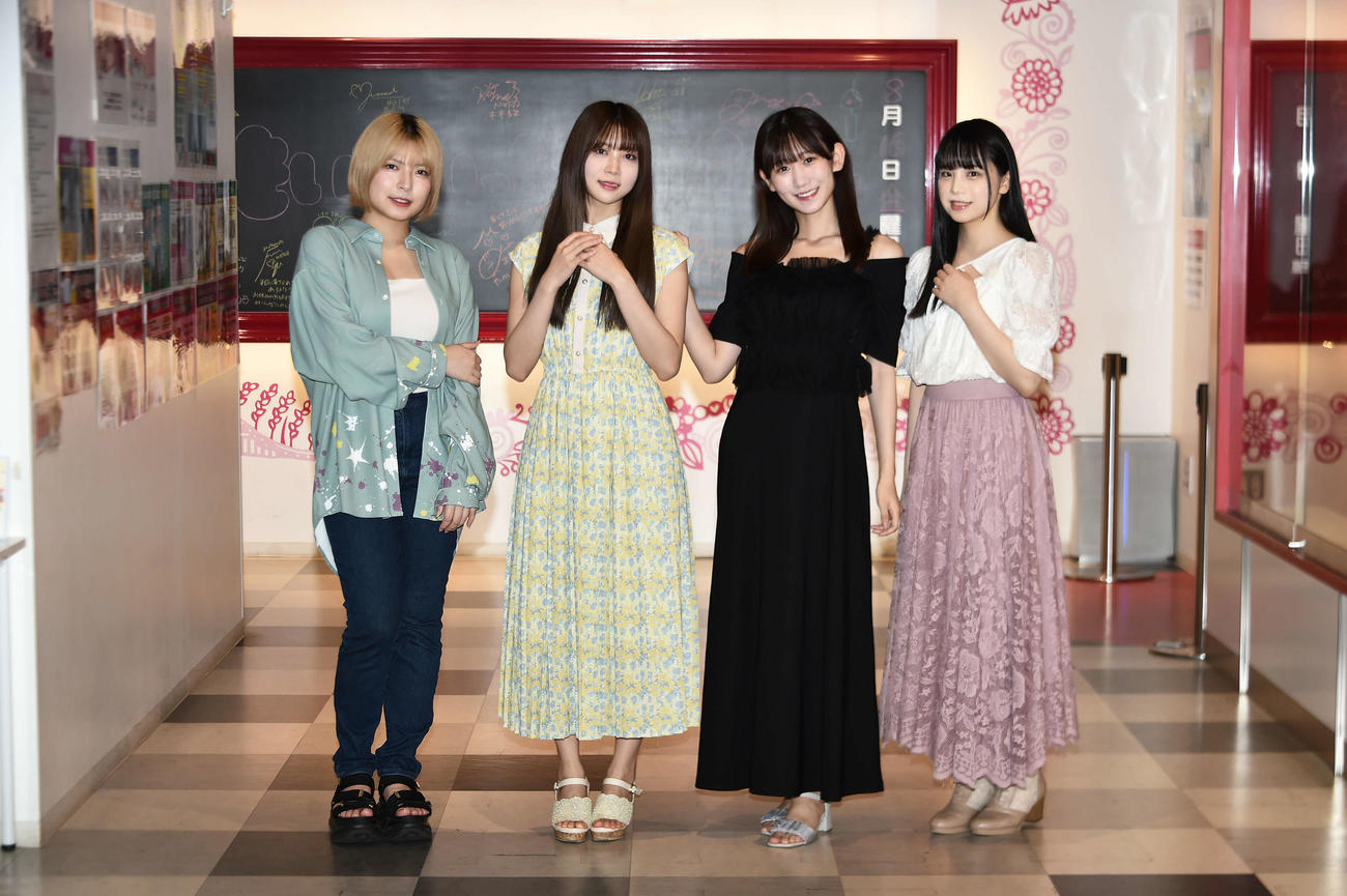 「涙が枯れるまでそばにいる」について語ったメンバー。左から三村妃乃、奈良未遥、佐藤海里、喜多花恵